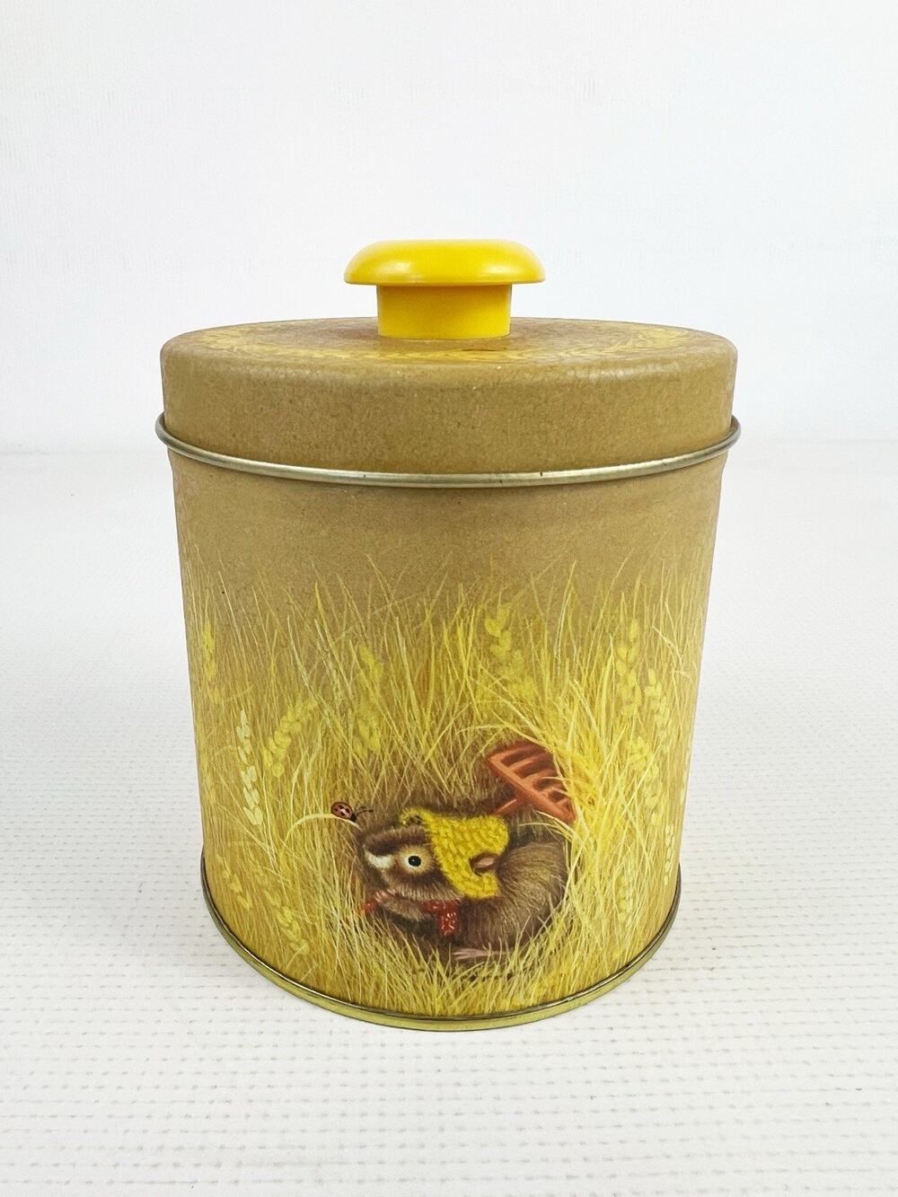 Adorable Vintage 70's Hallmark Field Mouse Wheat Canister With Lid With Knob USA